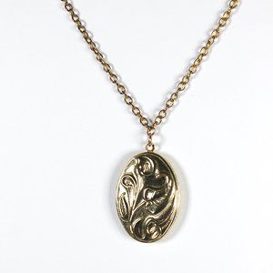 Vintage Repousse Calla Lily Floral Gold Tone Locket Pendant Necklace